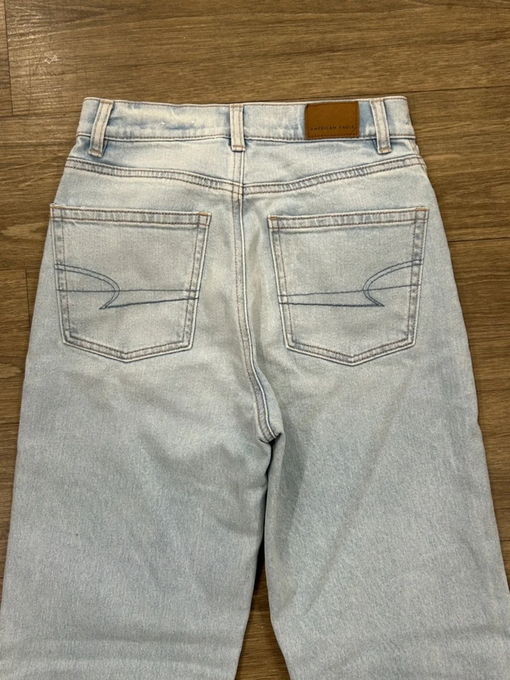 American Eagle Light Wash Highest Rise Baggy  Straight Jeans - Picture 6 of 8